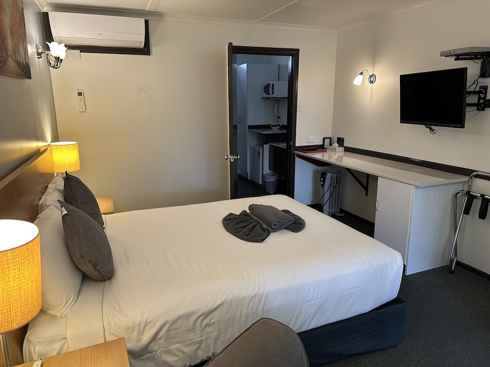 Statesman Motor Inn 16/47