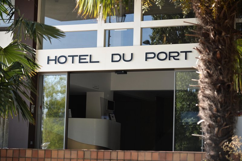 Hotel du Port 1/25