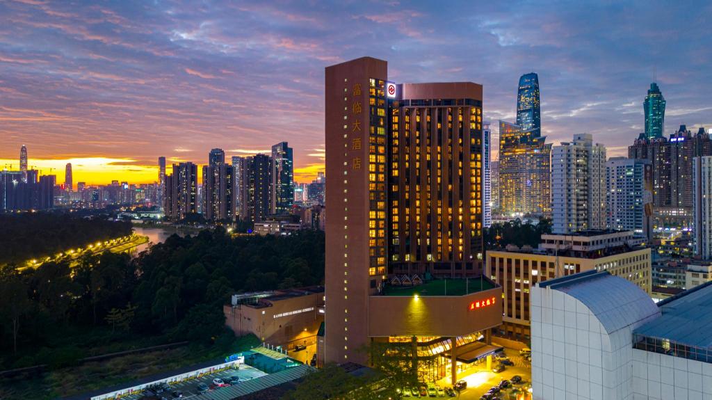 جناح عائلي فاخر بسرير كينج