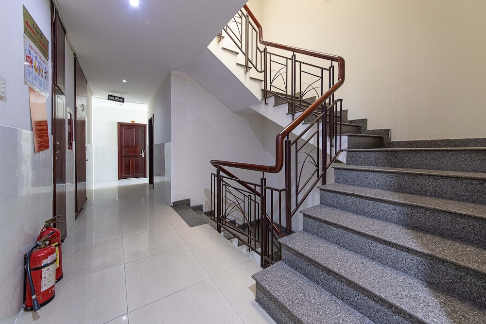 Phong Lan 2 Hotel 24/50