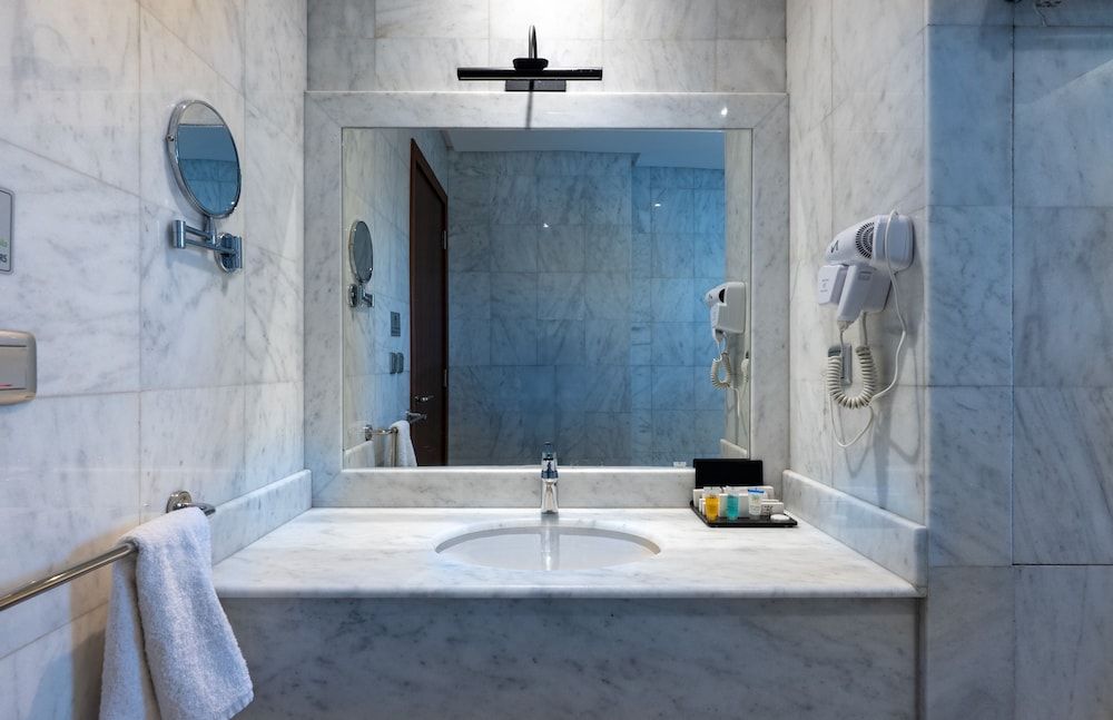 غرفة قياسية بسريرين منفصلين، The Seasons Hotel 5/5