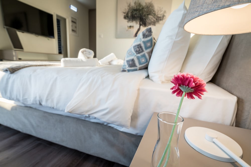 Urban Nest Suites and Apartments 27/75