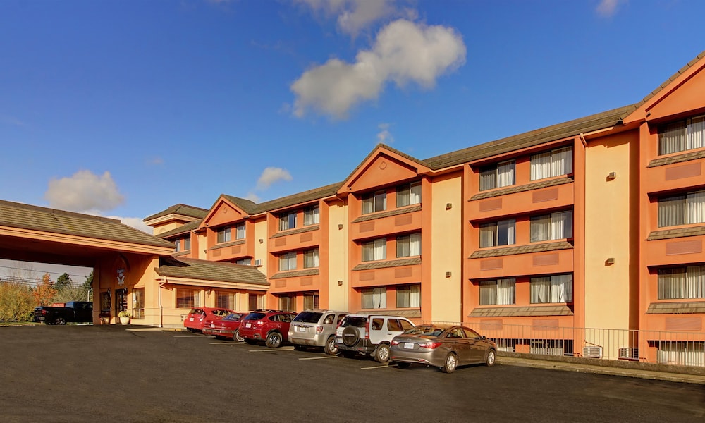 Phoenix Inn Suites South Salem 5/57