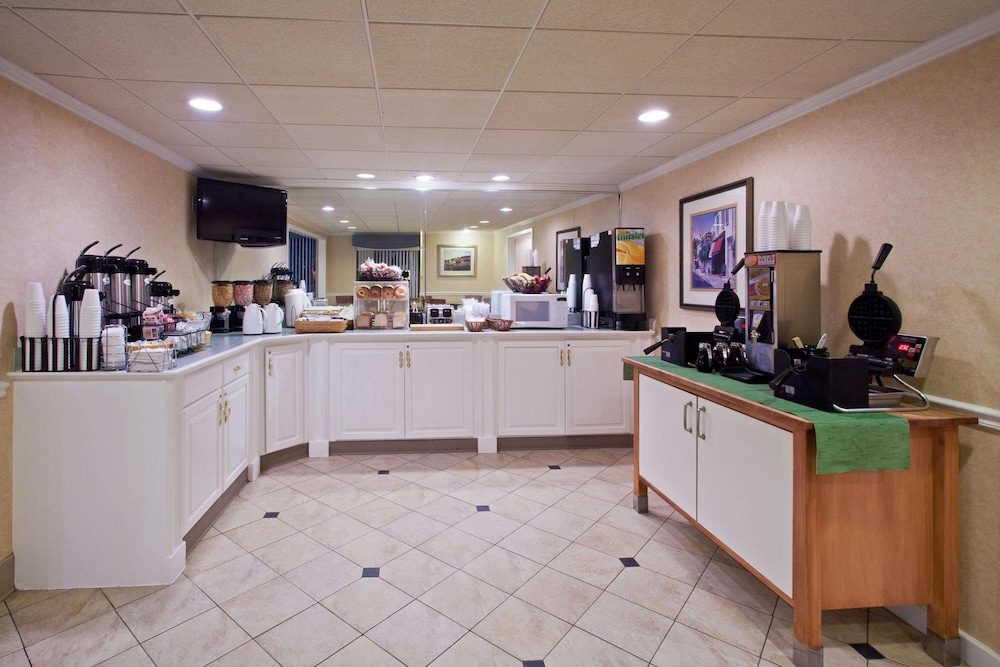 La Quinta Inn & Suites by Wyndham Tampa Fairgrounds - Casino 14/43