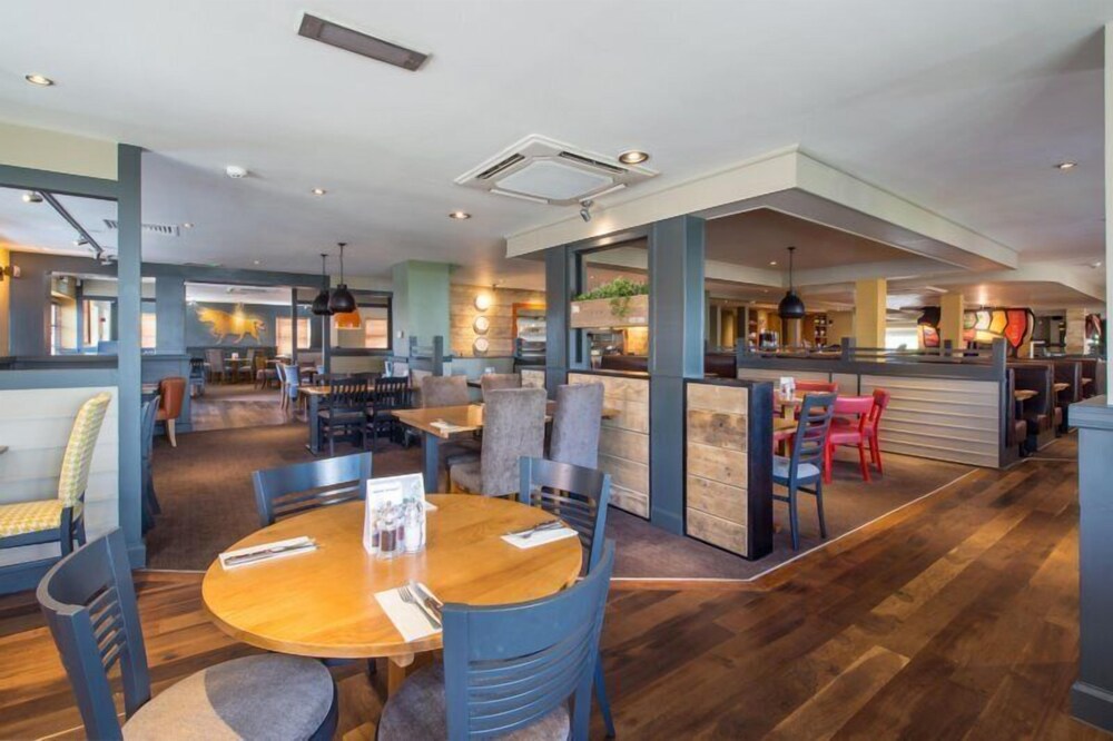 Premier Inn Llanelli Central East Hotel 33/50