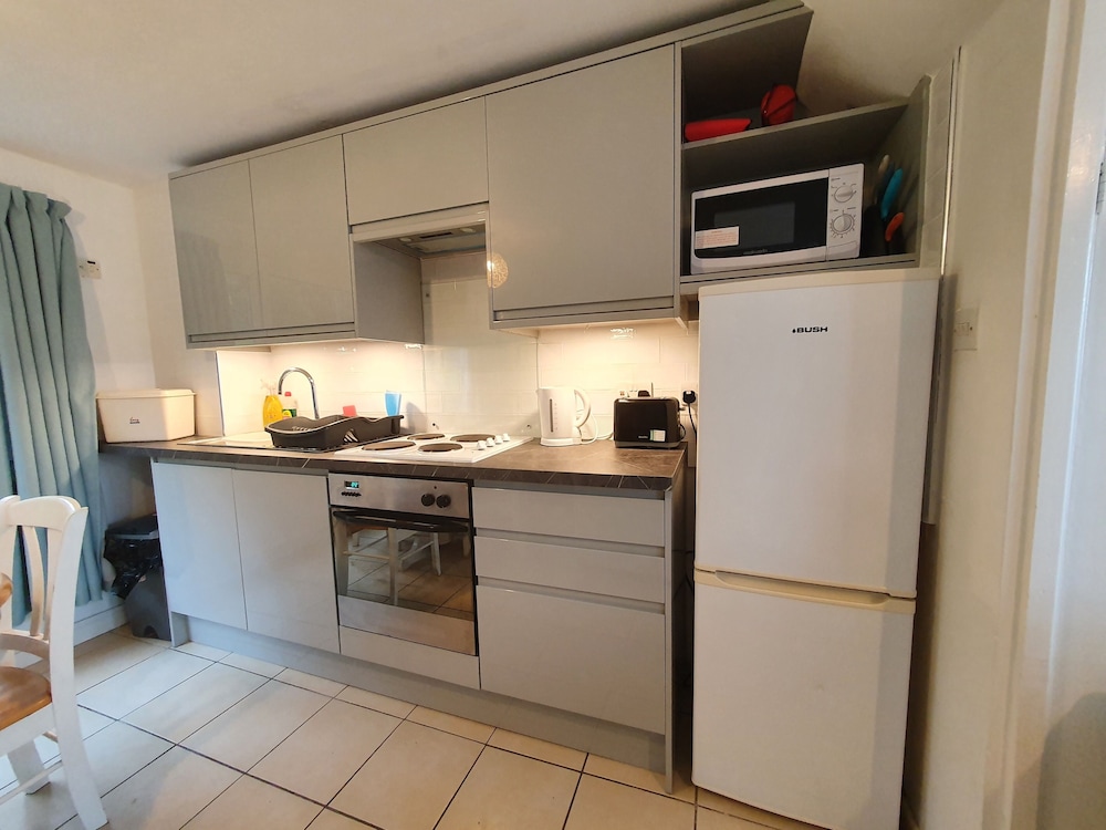 Freshwater Bay Holiday Cottages 10/50
