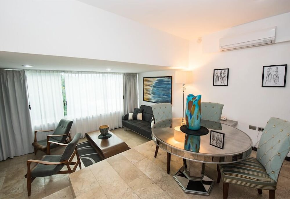 Colombe Hotel Boutique 49/76