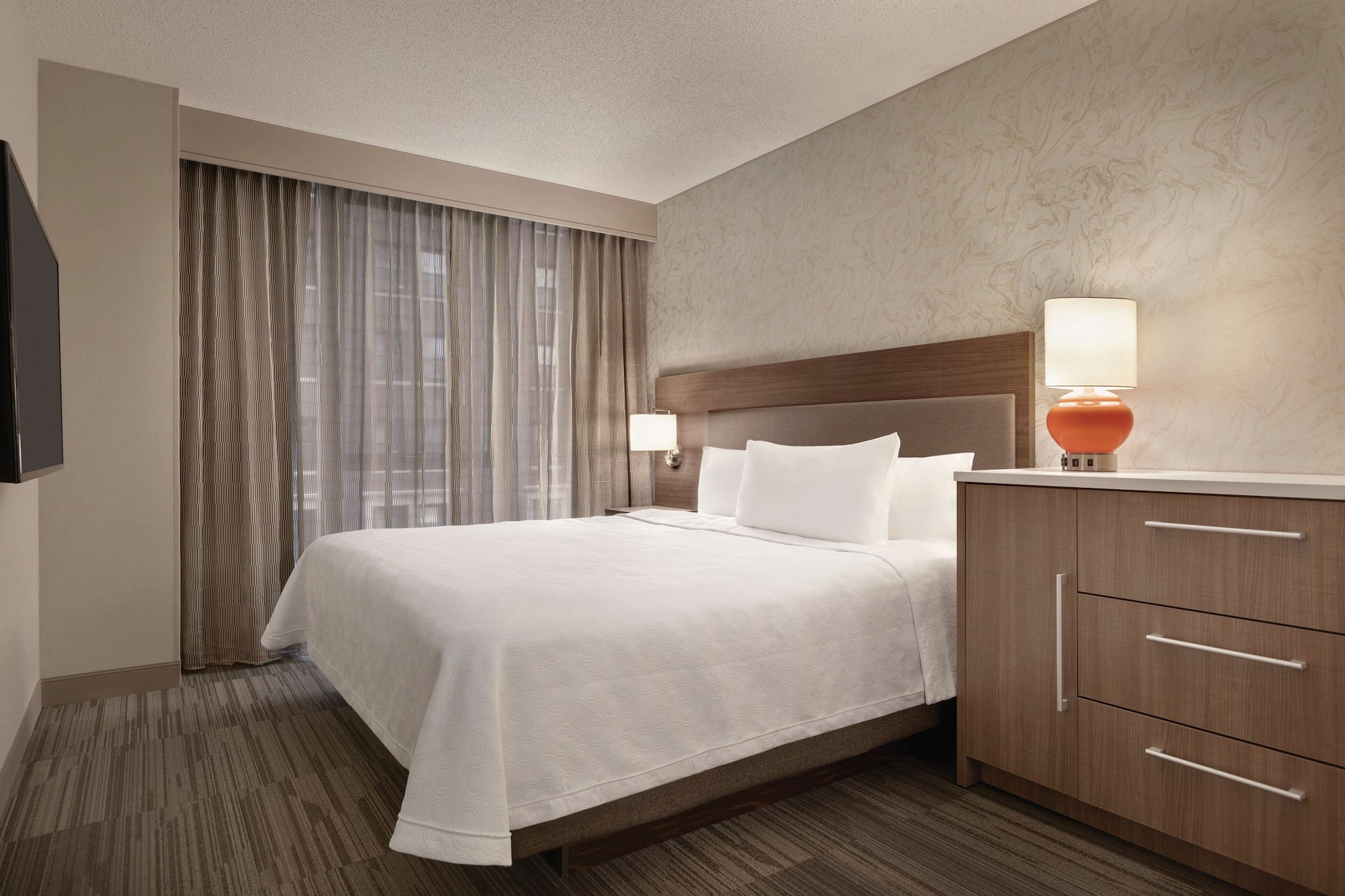 1 BEDROOM, SUITE