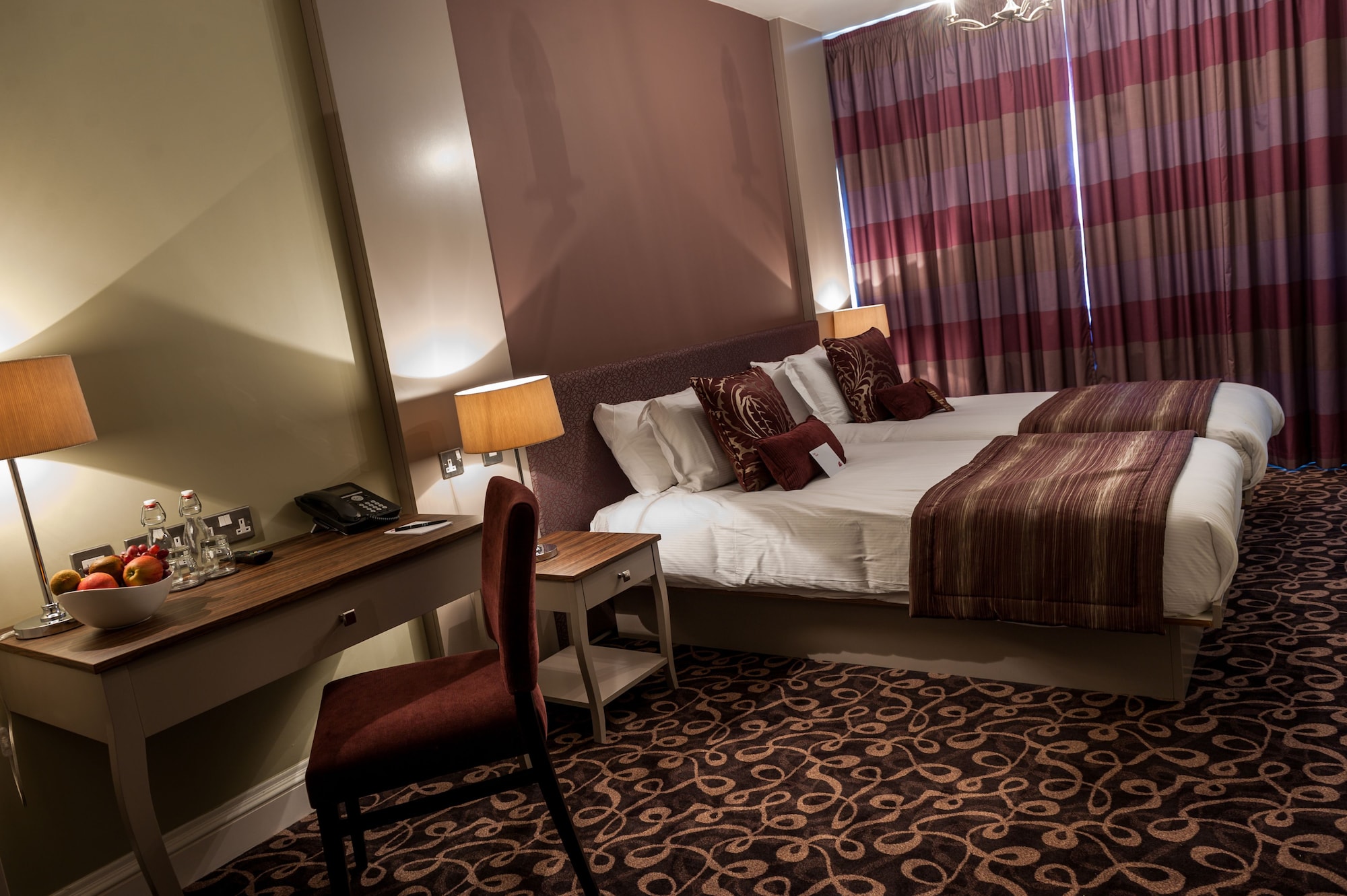 ROOM, TWIN BEDS