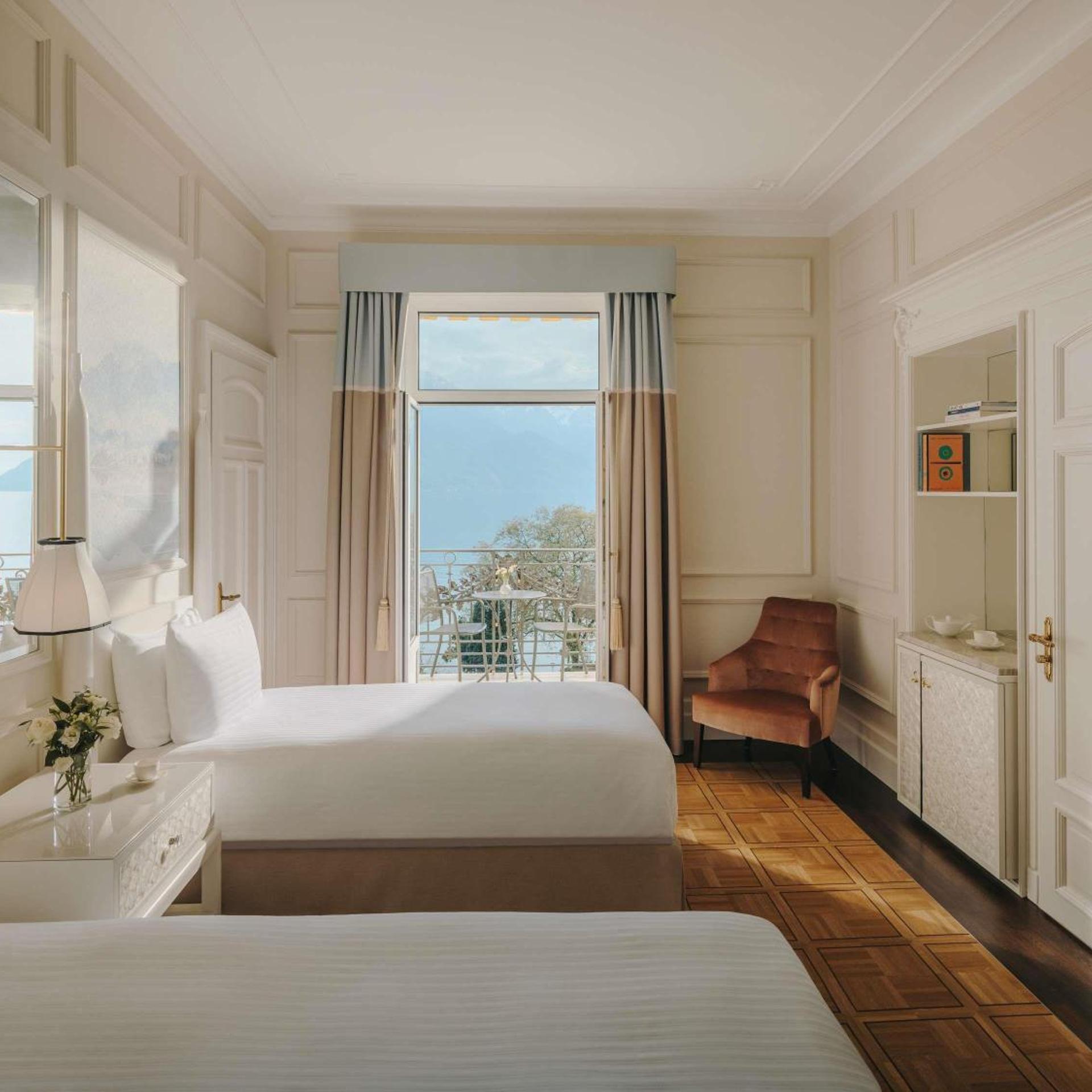 Fairmont, Twin Beds, Partial Lake View
