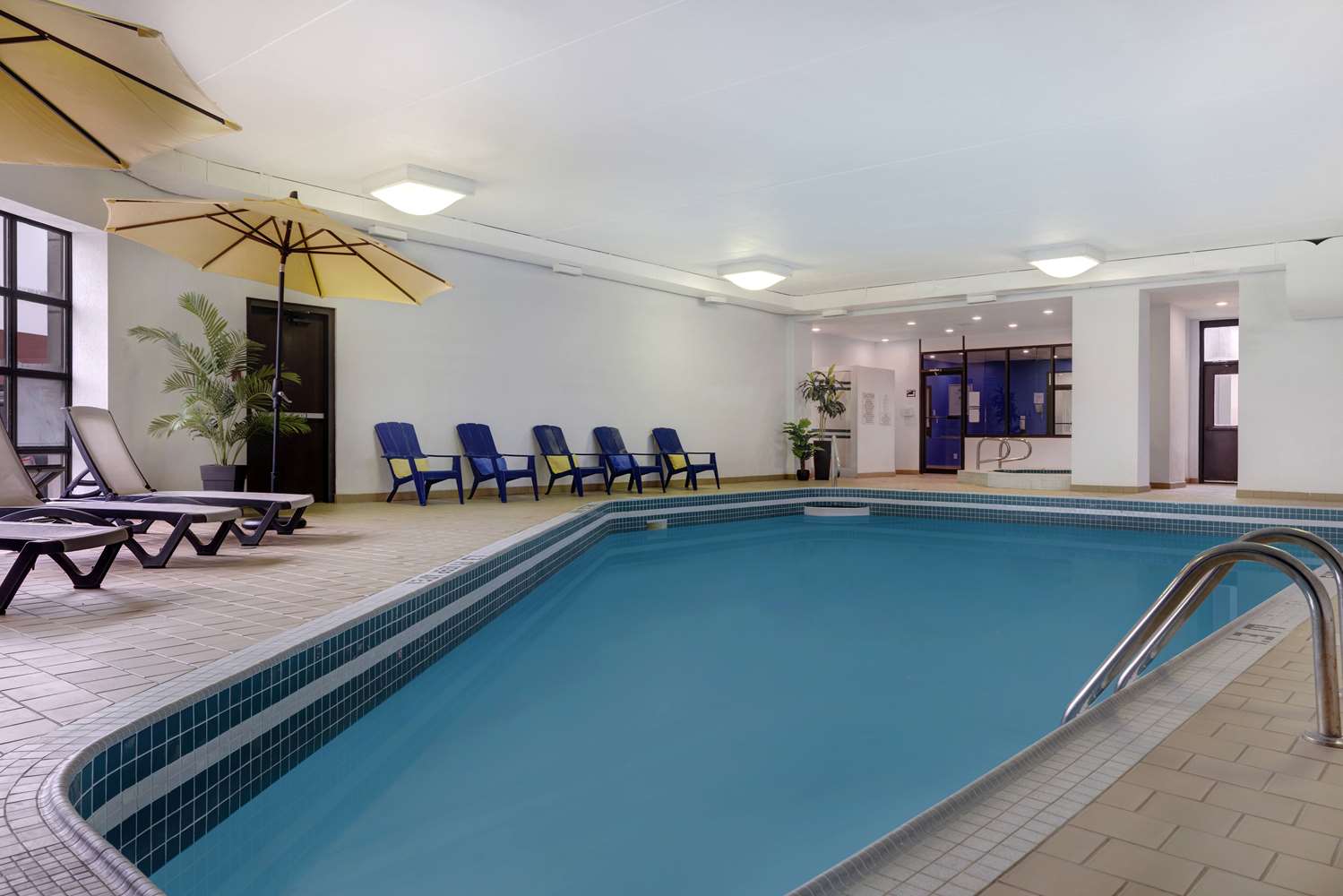 Days Inn By Wyndham Niagara Falls Near The Falls 34/44