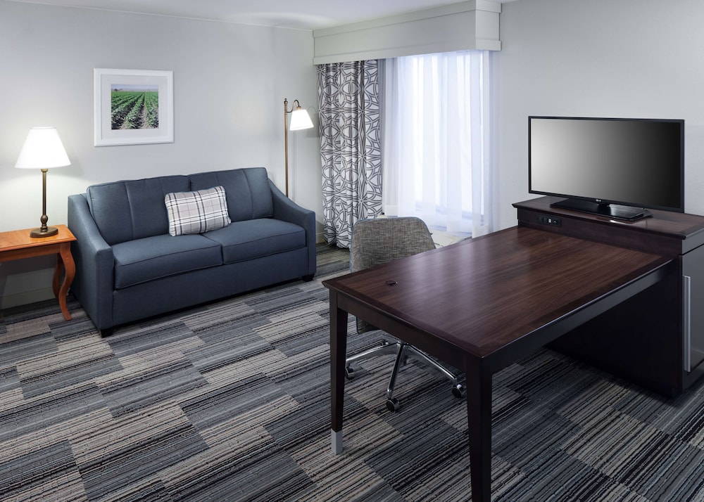 Hampton Inn And Suites Tulare 36/60