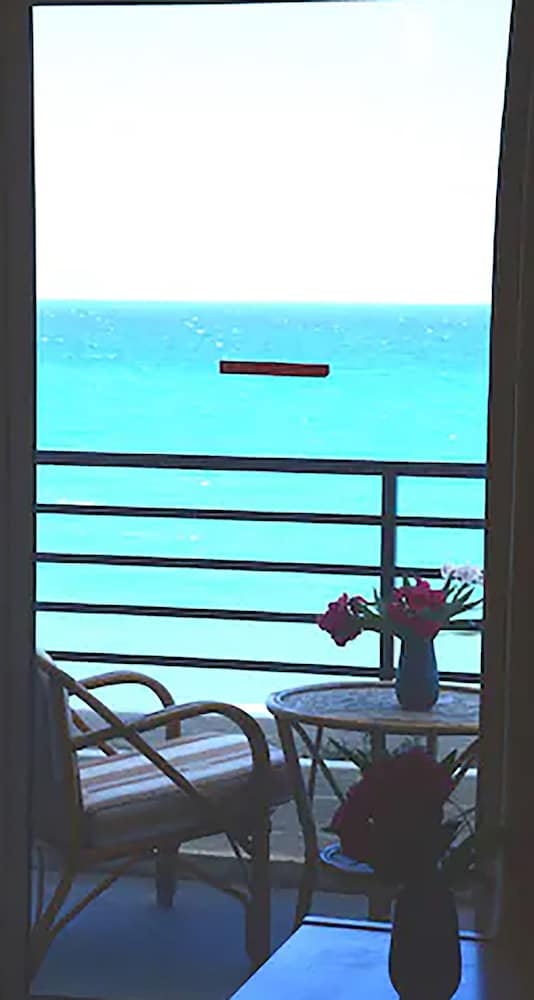 Themis Beach 48/50