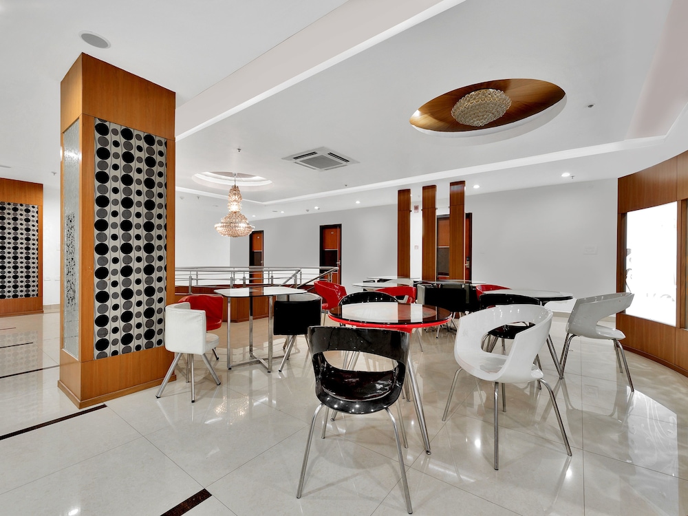 Oyo 12384 Hotel Serene Majestic 14/18