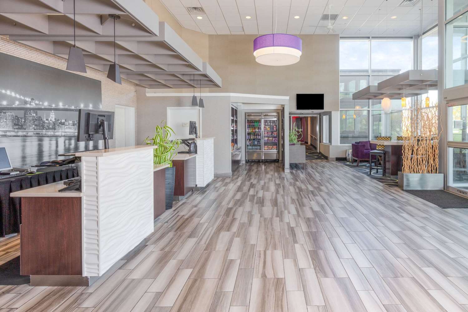 Lobby at La Quinta Inn & Suites by Wyndham Clifton/Rutherford, CLIFTON - NJ