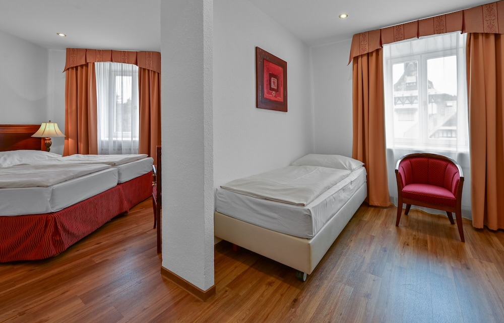 HOTEL CONTINENTAL 9/64