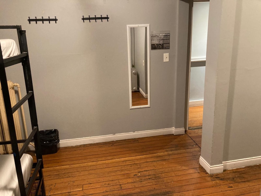 Cambie Downtown Hostel 17/27