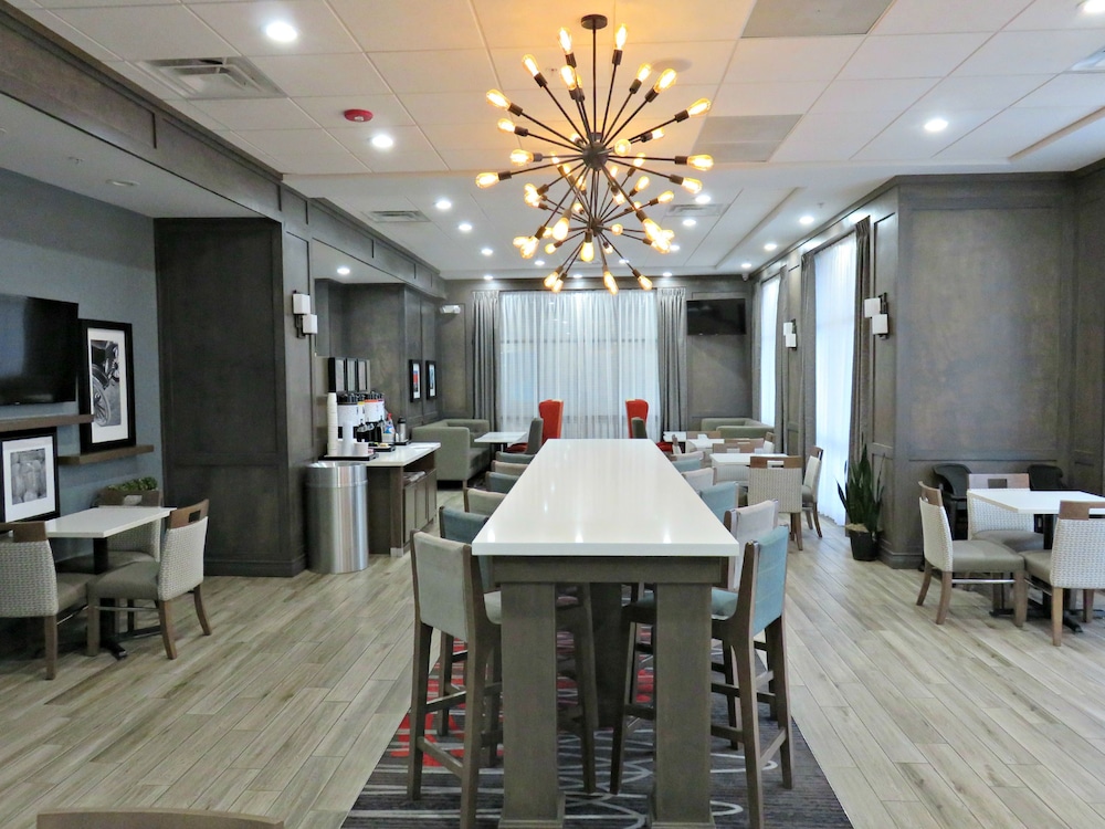 Hampton Inn by Hilton Detroit Dearborn 37/43
