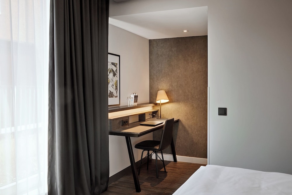 Junges Hotel Hamburg 37/50