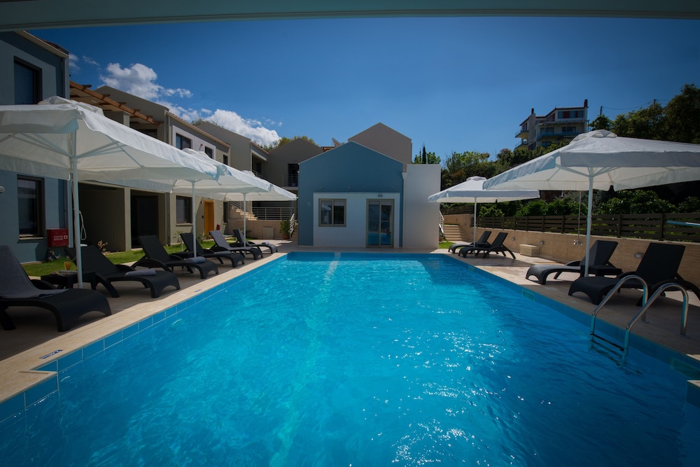 Mantinia Bay Hotel 3/45