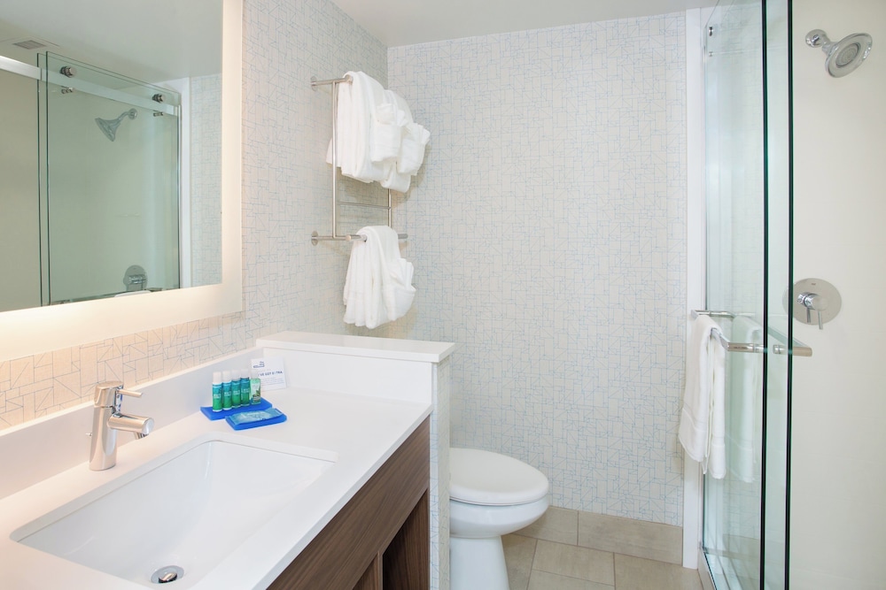 HOLIDAY INN EXPRESS CHELMSFORD 65/65