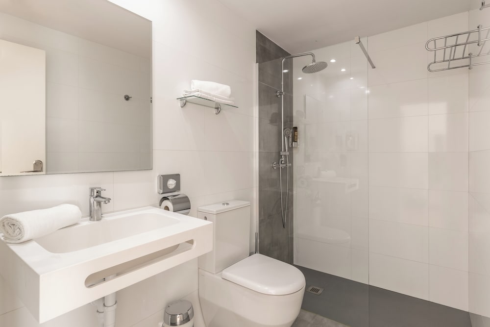 Neptuno Paguera Hostal 55/56