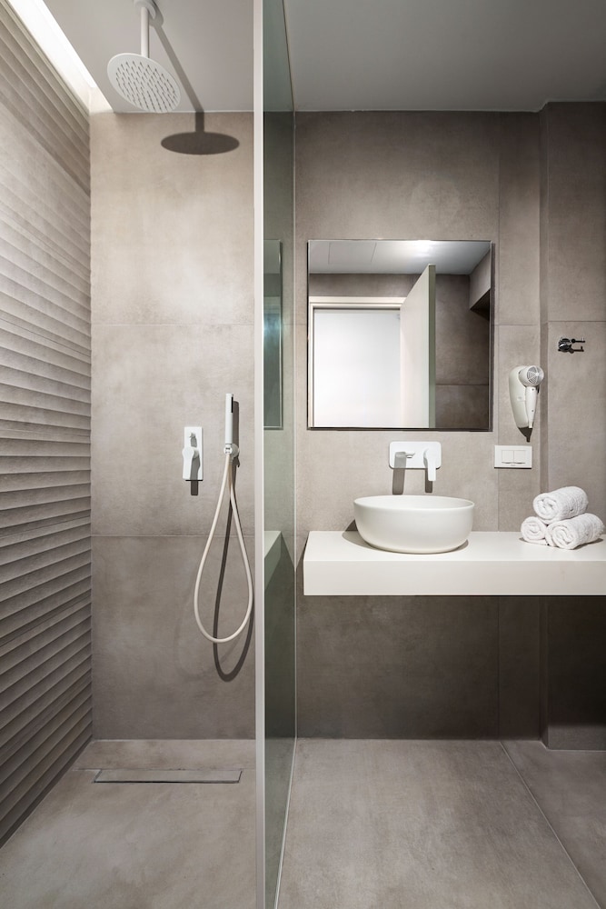 Myzith Luxury Suites 56/58