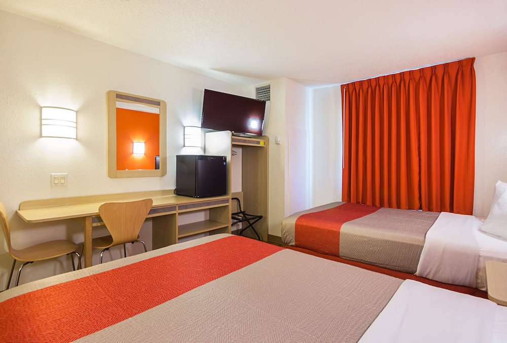 Motel6 Whitby ON - Toronto East 17/41