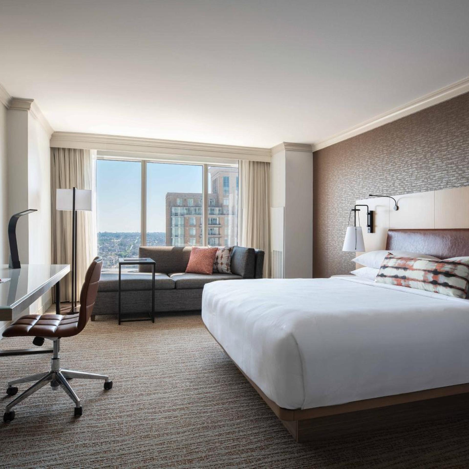Room, King Bed, Club Floor