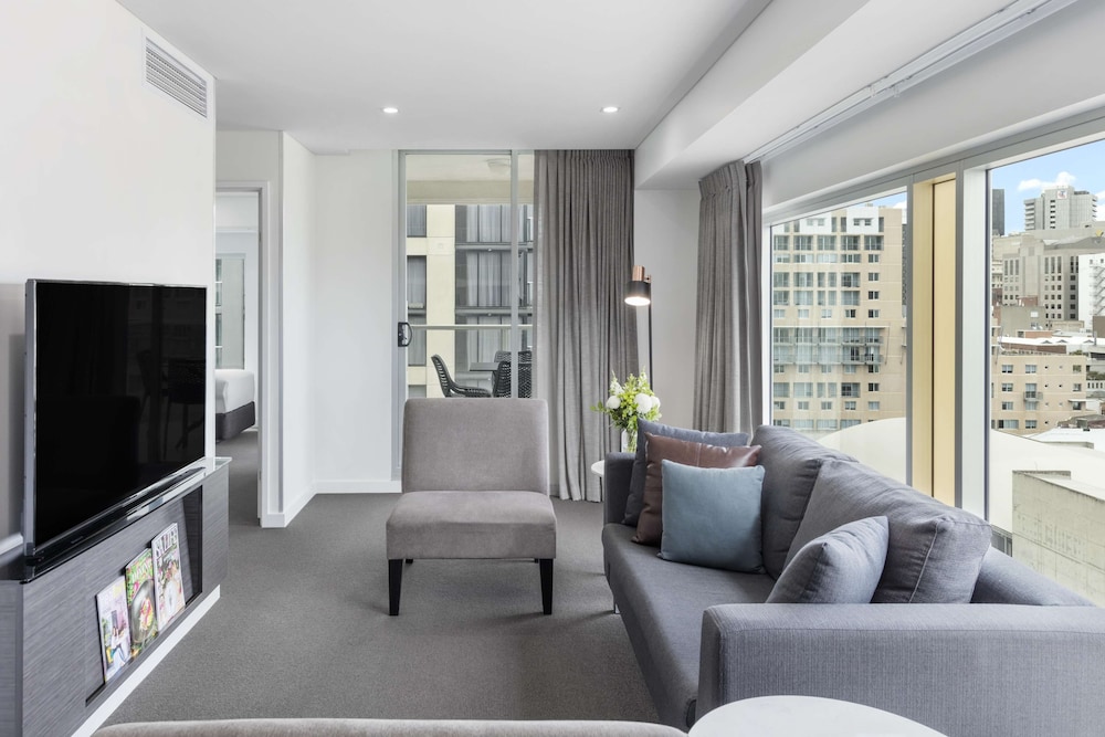 Oaks Embassy Adelaide Suites 37/64