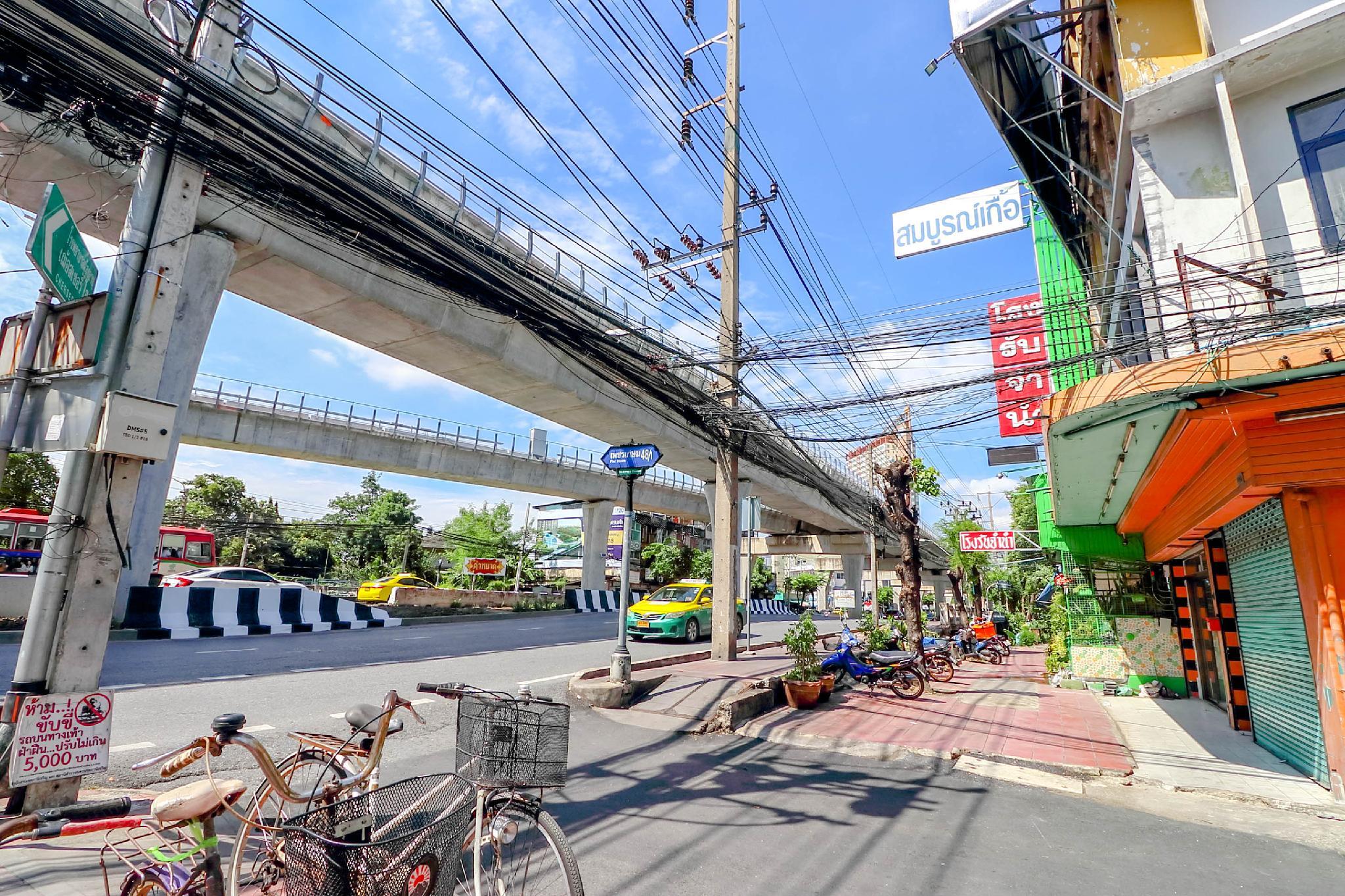 OYO 525 MRT Phetkasem 48/1 Place 29/33