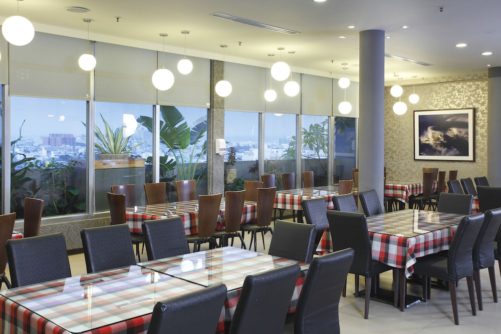 Yoyo Hotel 23/24