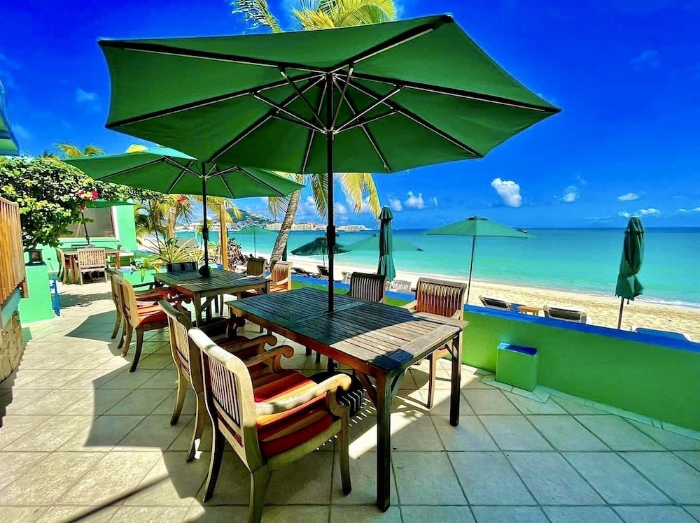 Azure Hotel And Art Studio 30/41