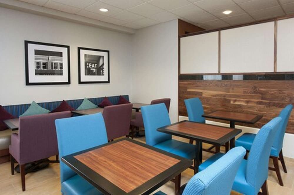 Hampton Inn Bloomington 36/62