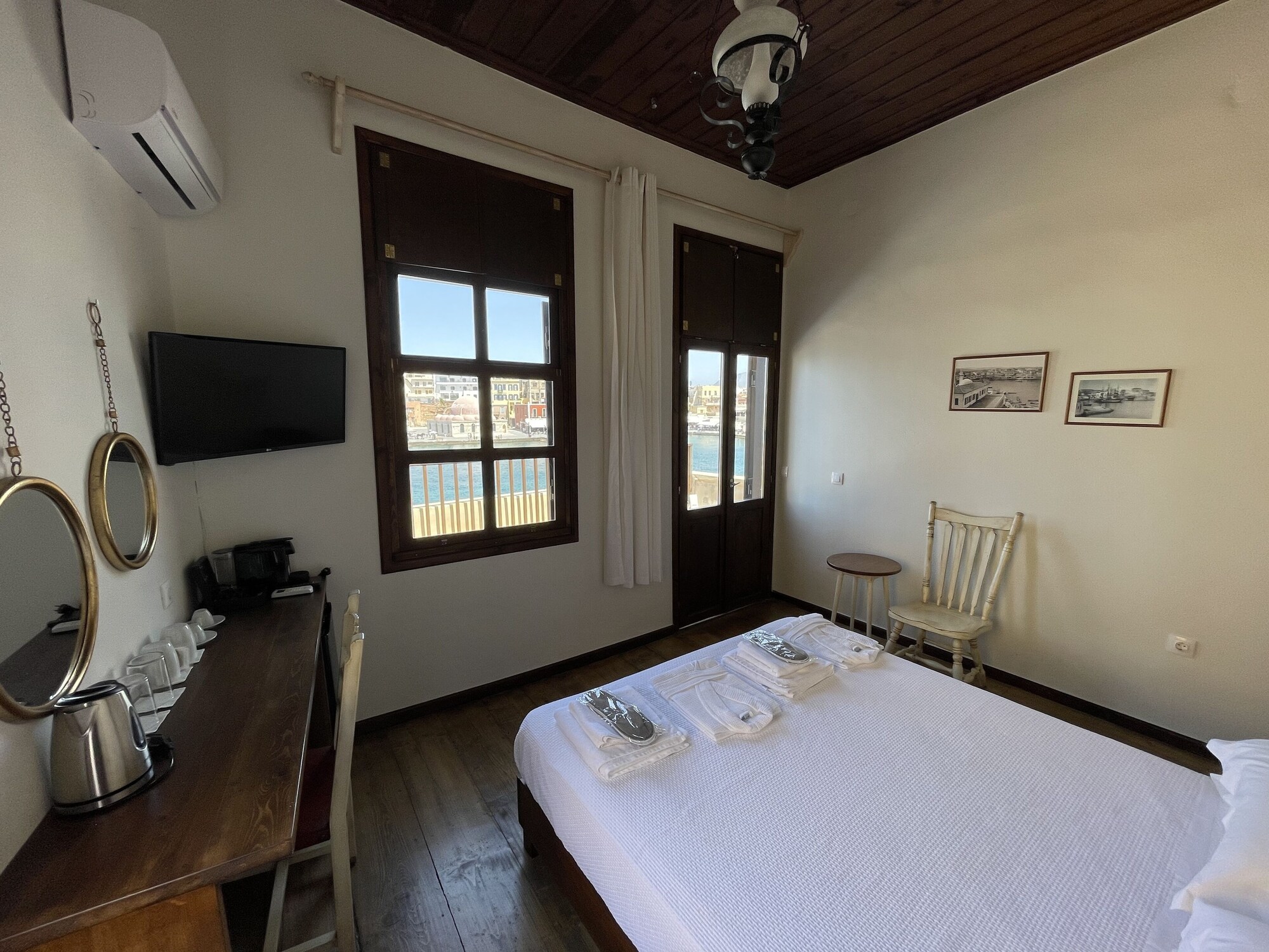 DELUXE, QUEEN BED, SEA VIEW, TERRACE