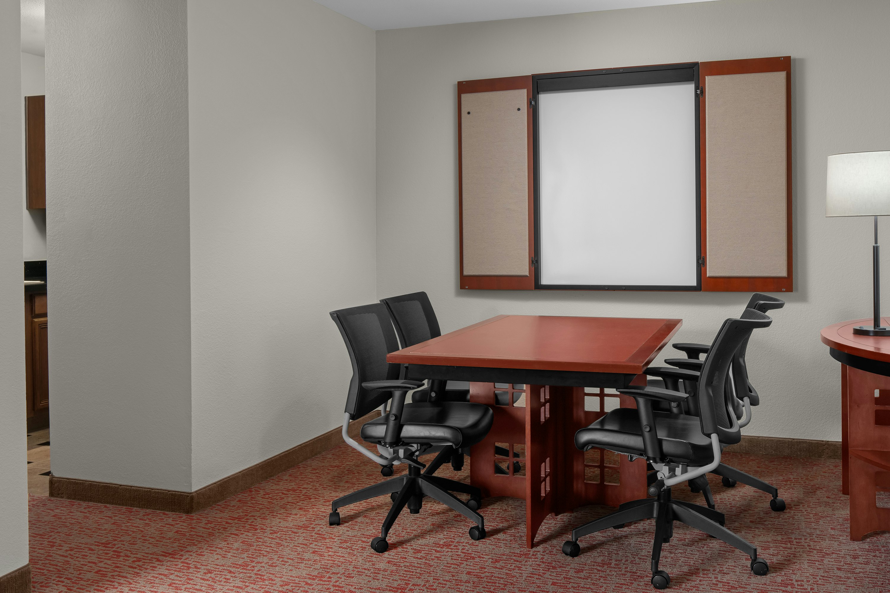 Larkspur Landing Folsom - An All-Suite Hotel 32/43