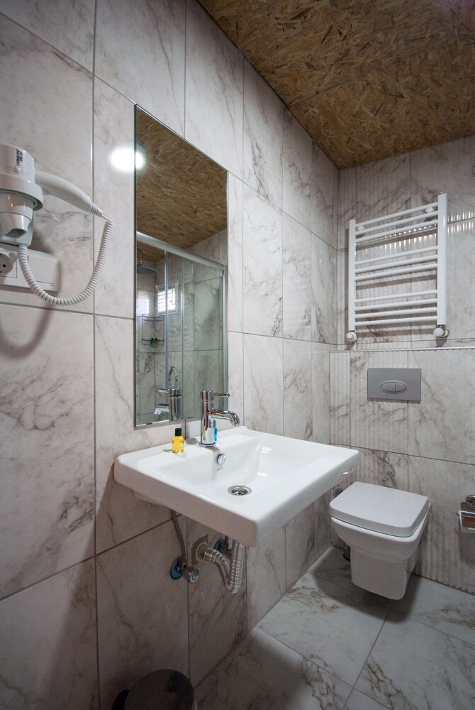 Newway Apartments 42/47
