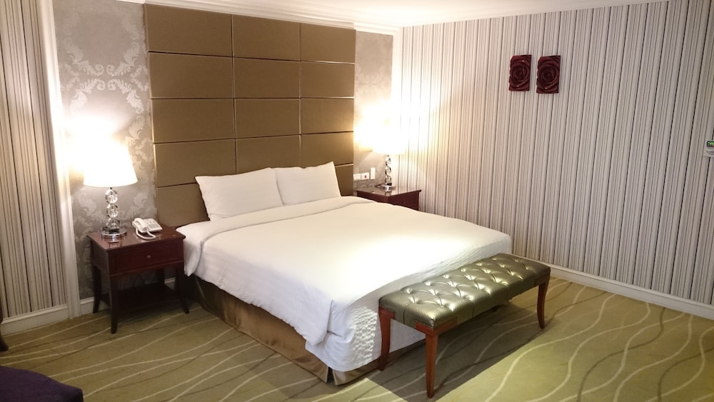 MRT Hotel 26/59