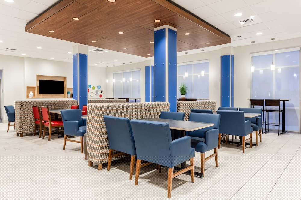 Holiday Inn Express & Suites Ottawa 46/50