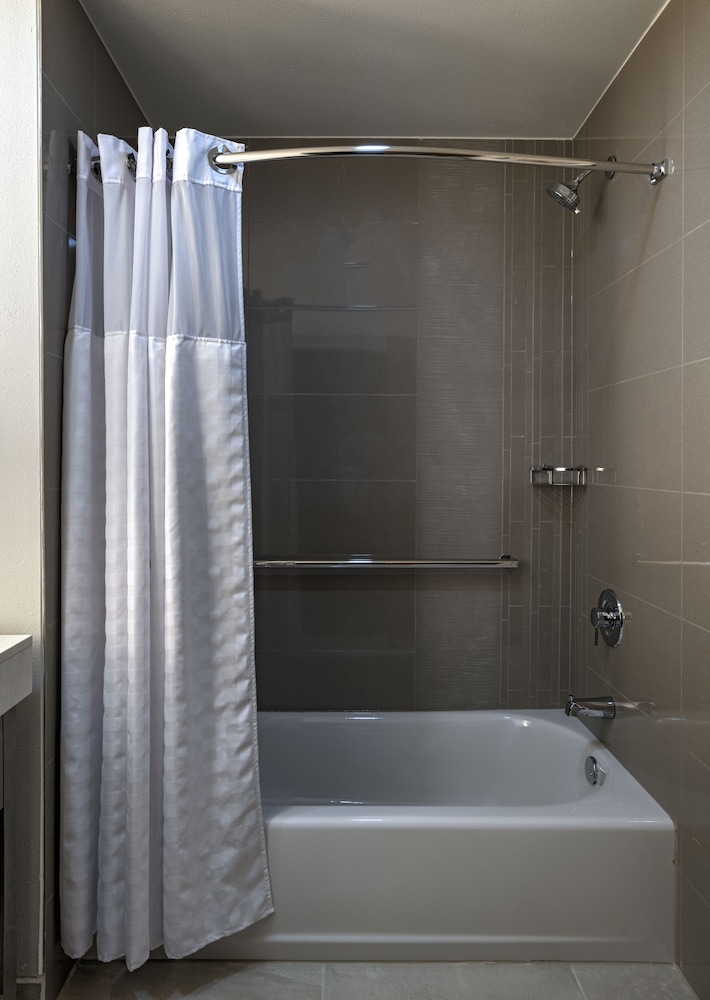 Hyatt House Carlsbad 20/22