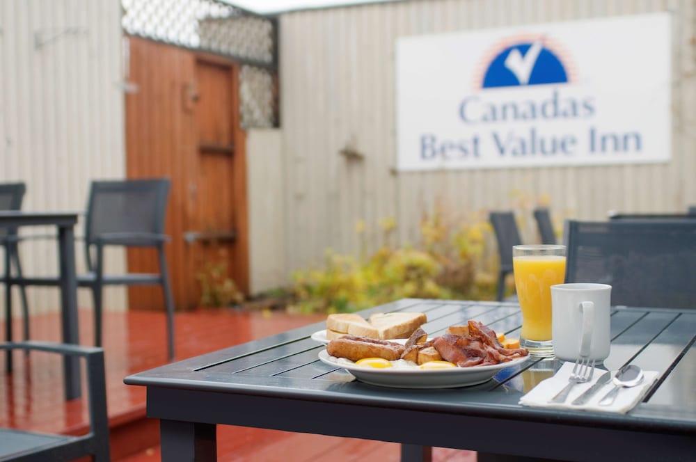 Canadas Best Value Inn River View Hotel 20/22