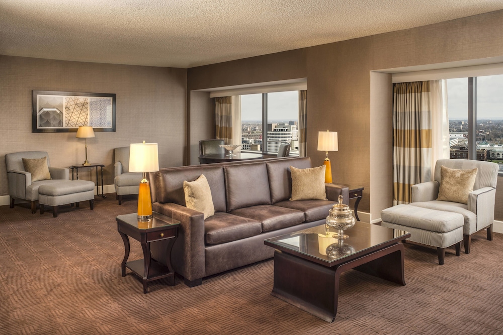 The Plaza Hotel Columbus at Capital Square 24/50