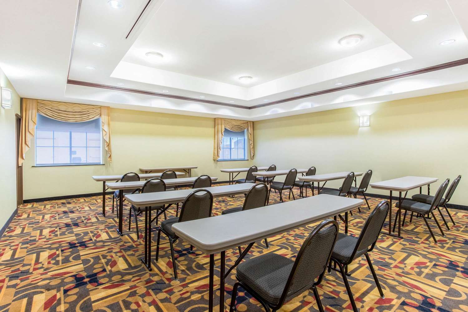La Quinta Inn & Suites by Wyndham Ennis 39/50