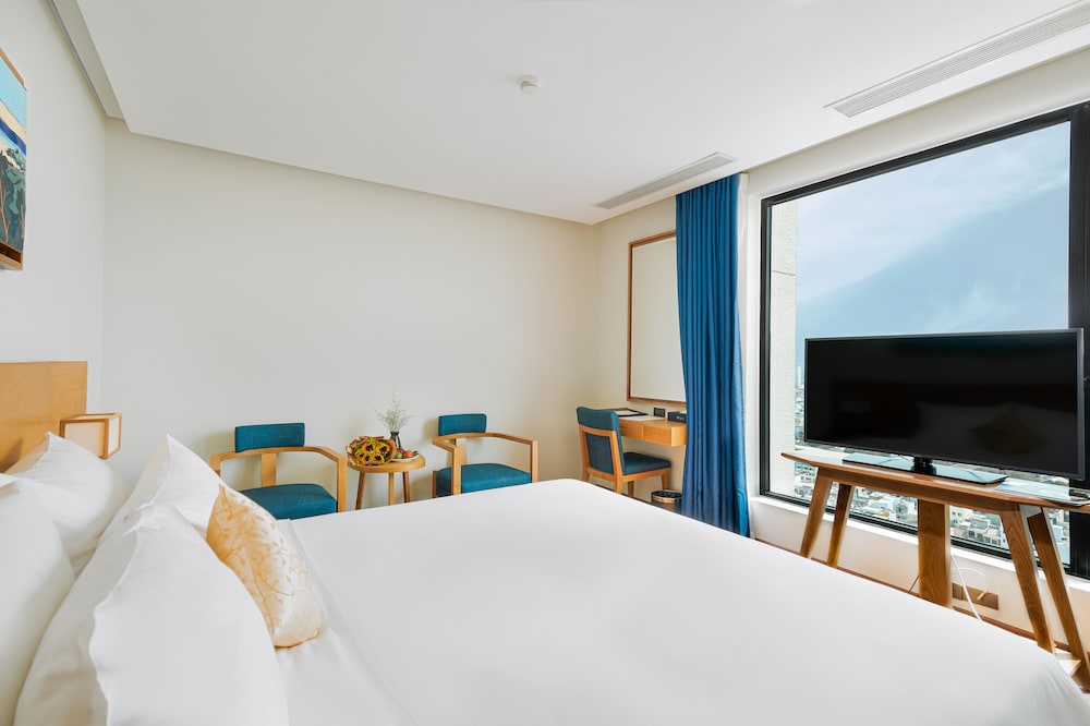 Sala Danang Beach Hotel 11/75