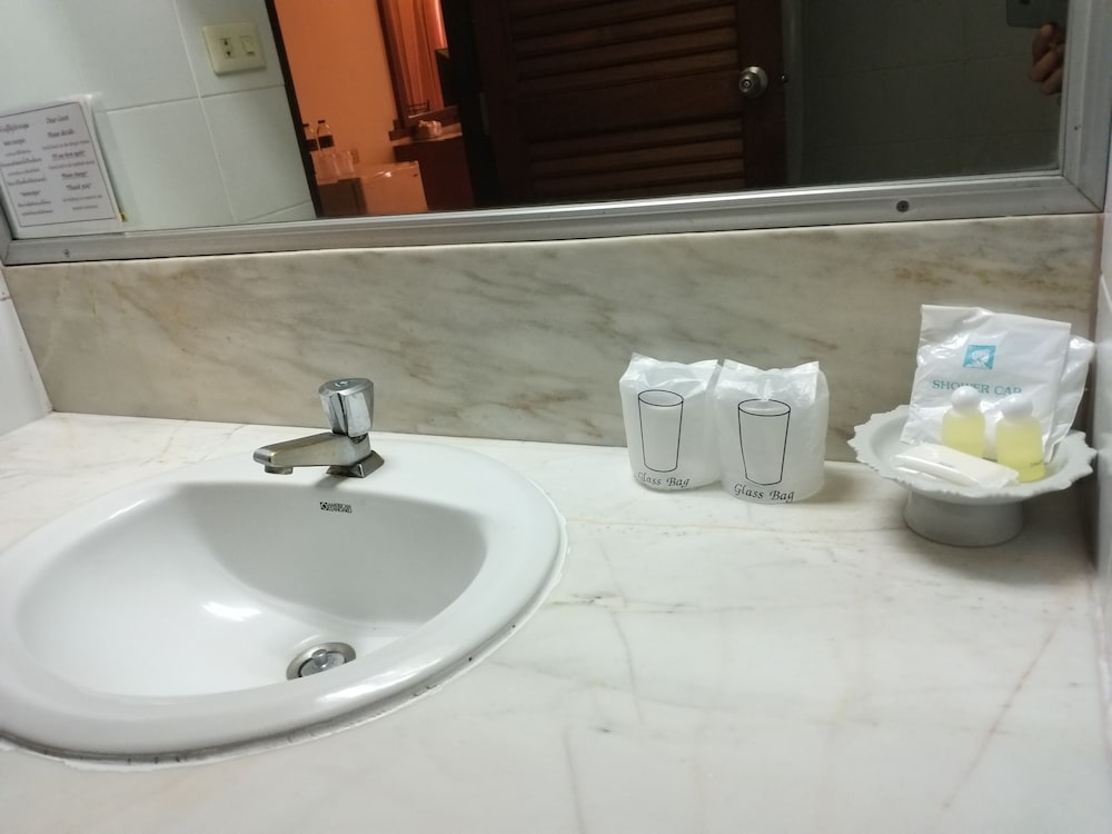 Songphanburi Hotel 48/49