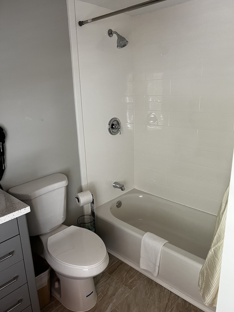 Captains Quarters Motel Conference Center 22/56