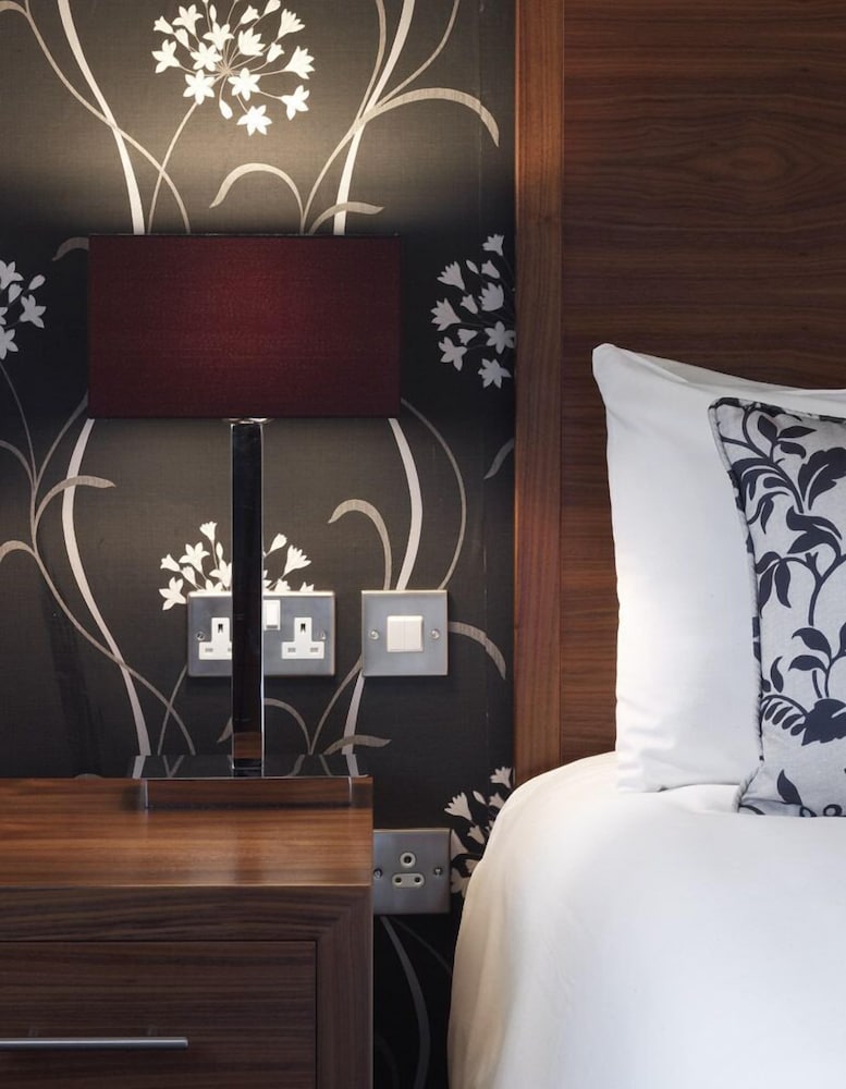 The Boleyn Hotel 30/50