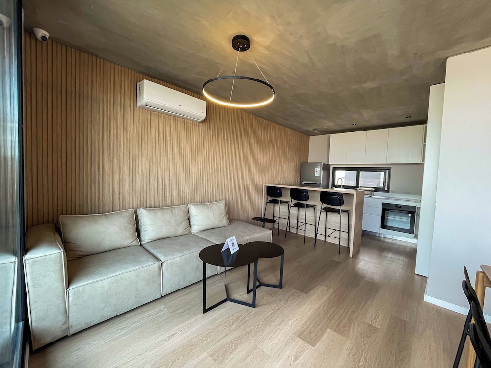 InSoho by iPPA 28/50