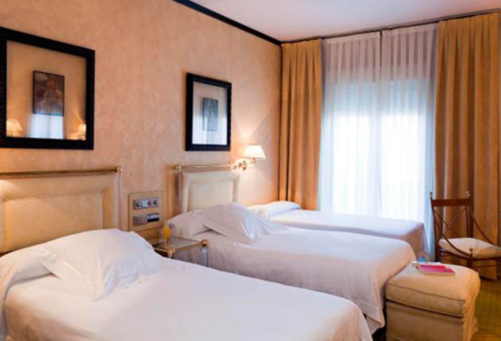 ROOM, DOUBLE BED, WITH EXTRA BED