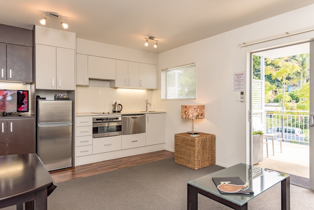 Sea Spray Suites 30/61